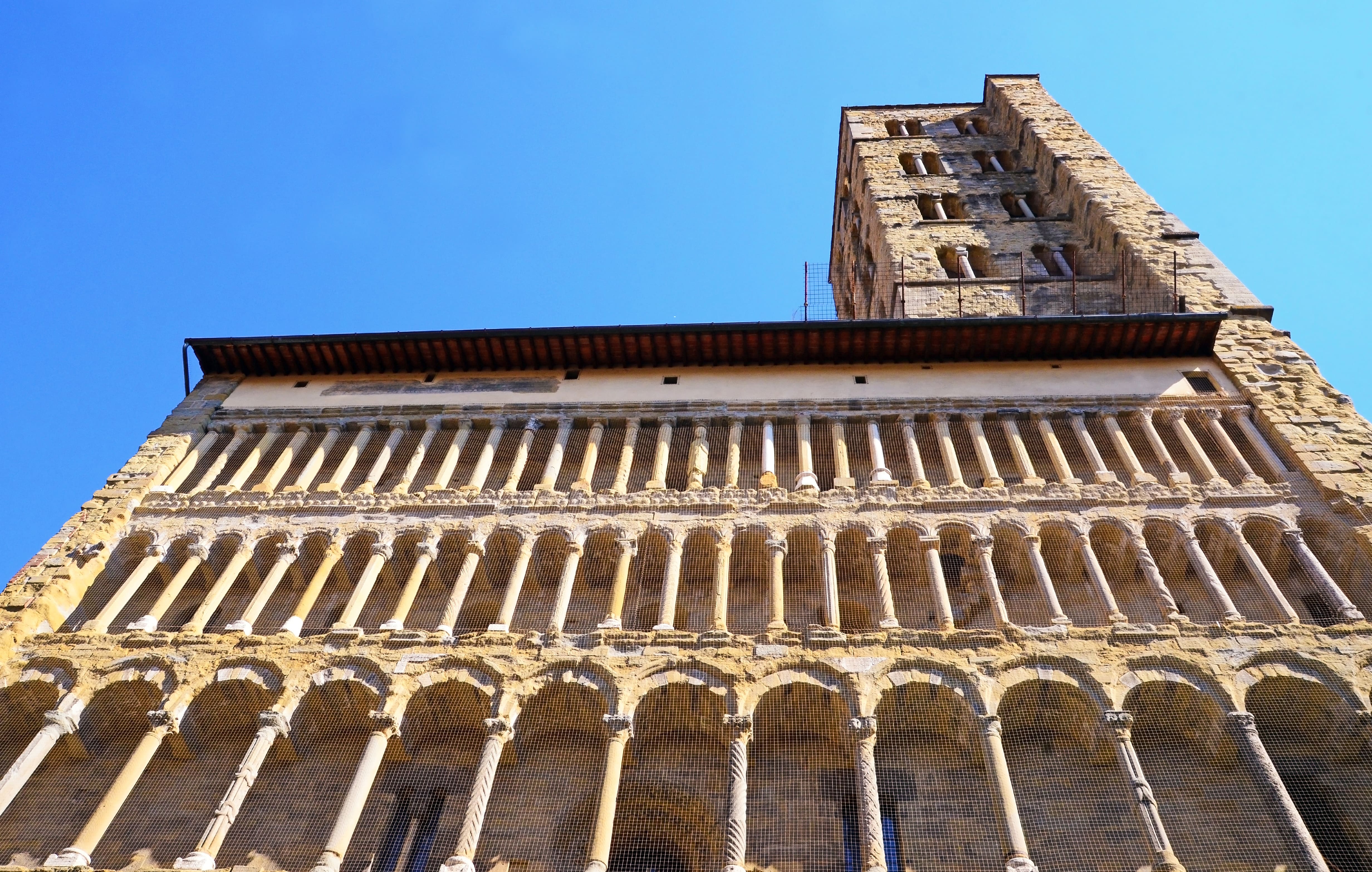 Chiesa di Santa Maria della Pieve ad Arezzo con facciata romanica