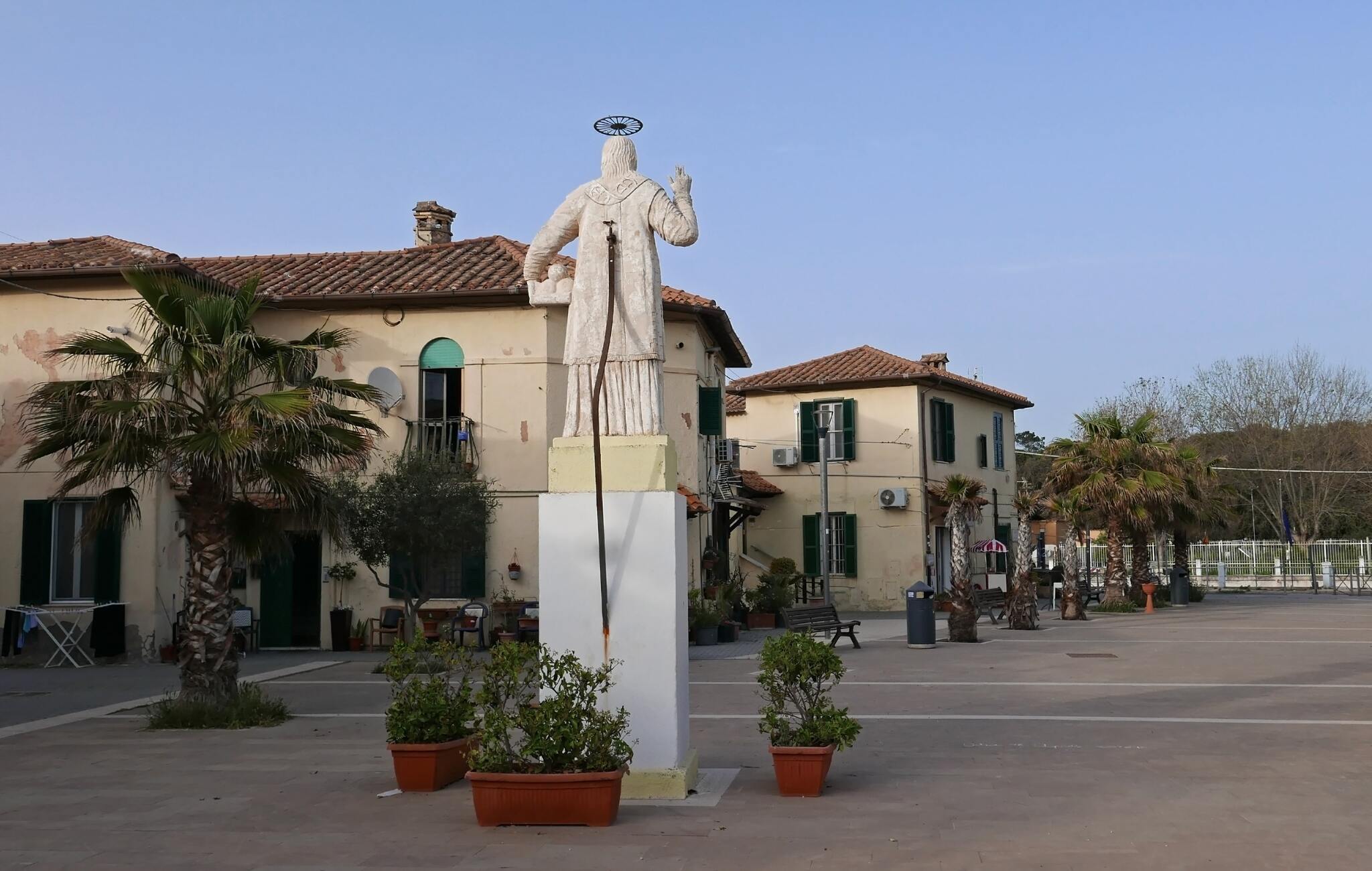 Borghetto dei pescatori Ostia casette colorate canale