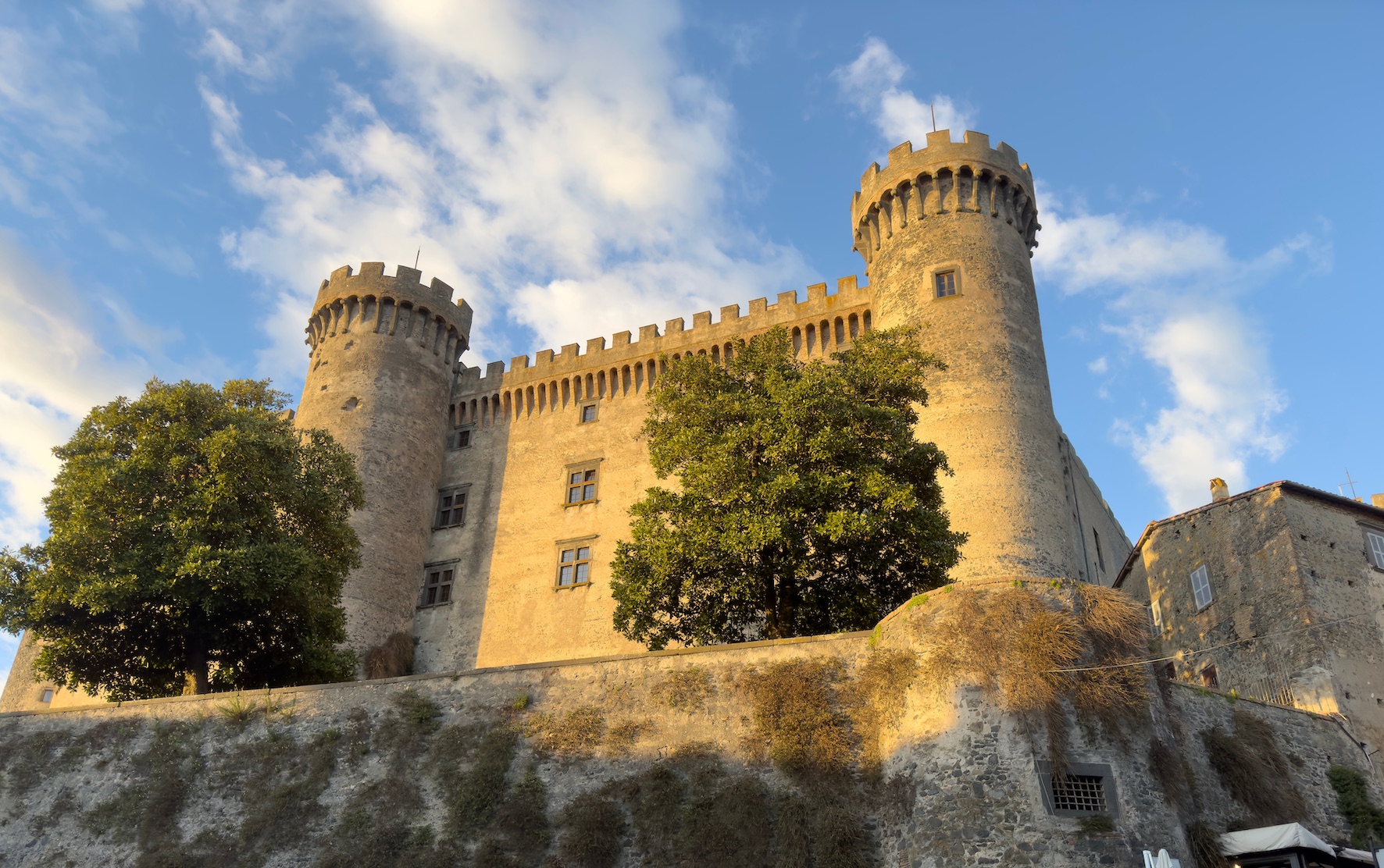 Castello Odescalchi di Santa Marinella affacciato sul porto