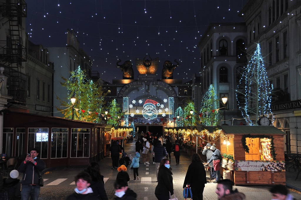 cinecitta world christmas market natale cinema decorazioni