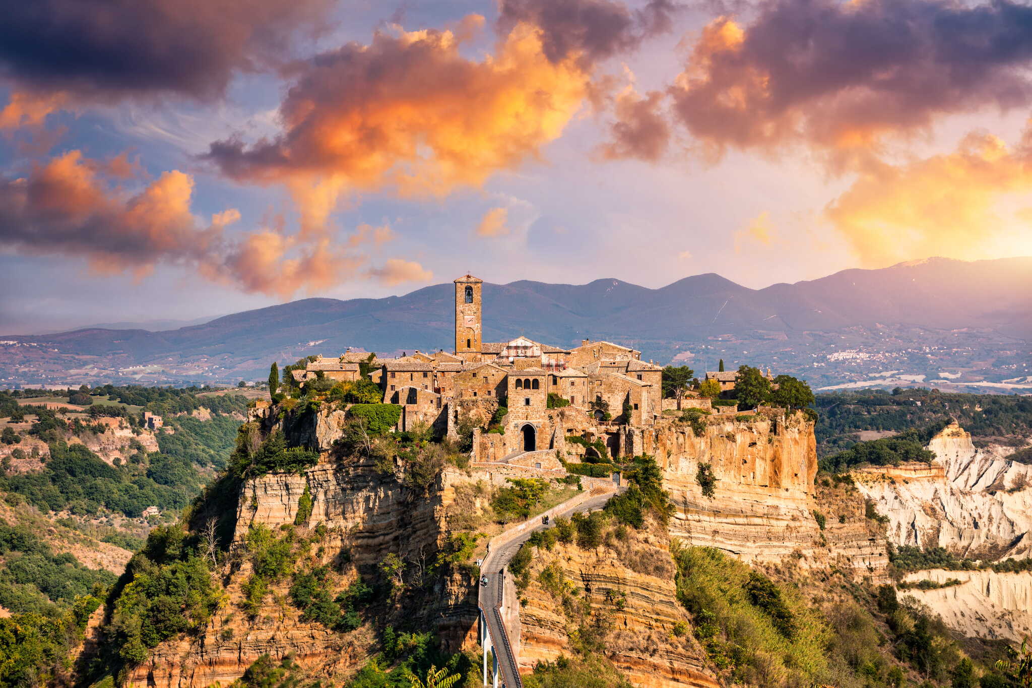 Stervende stad Civita di Bagnoregio op rots in Lazio