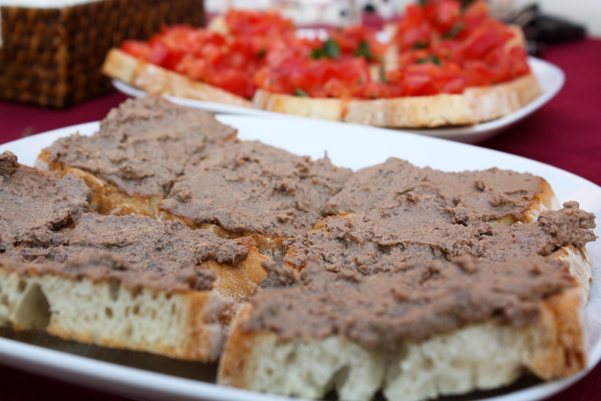 Toskanische Crostini mit verschiedenen Aufstrichen