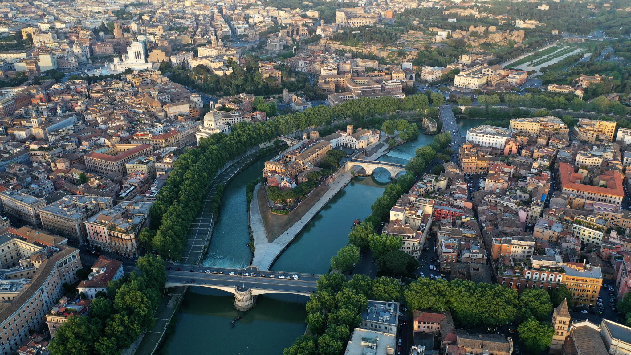 Île Tibérine et pont reliant le quartier juif au Trastevere