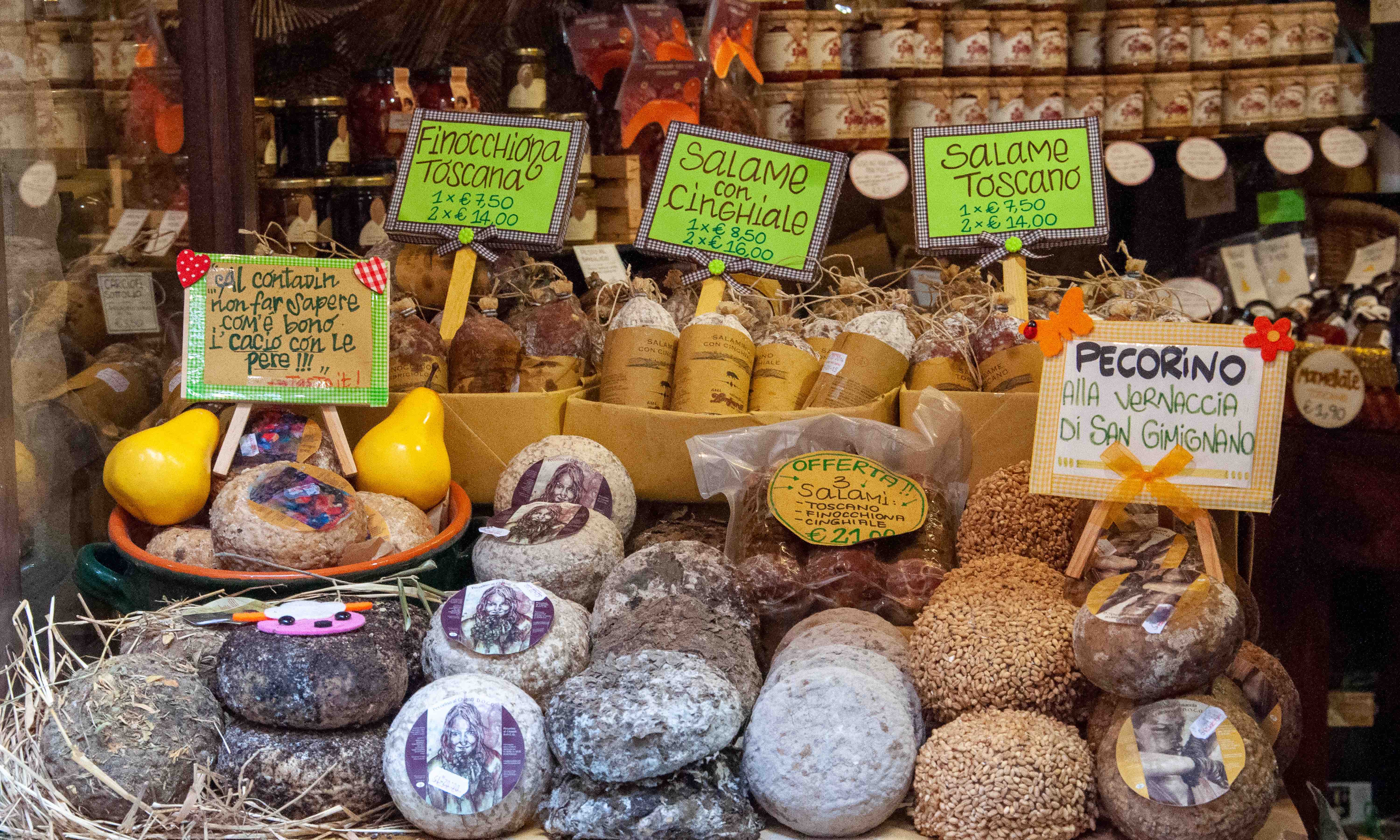 Ristoro tipico lungo il percorso dell'Eroica con prodotti toscani