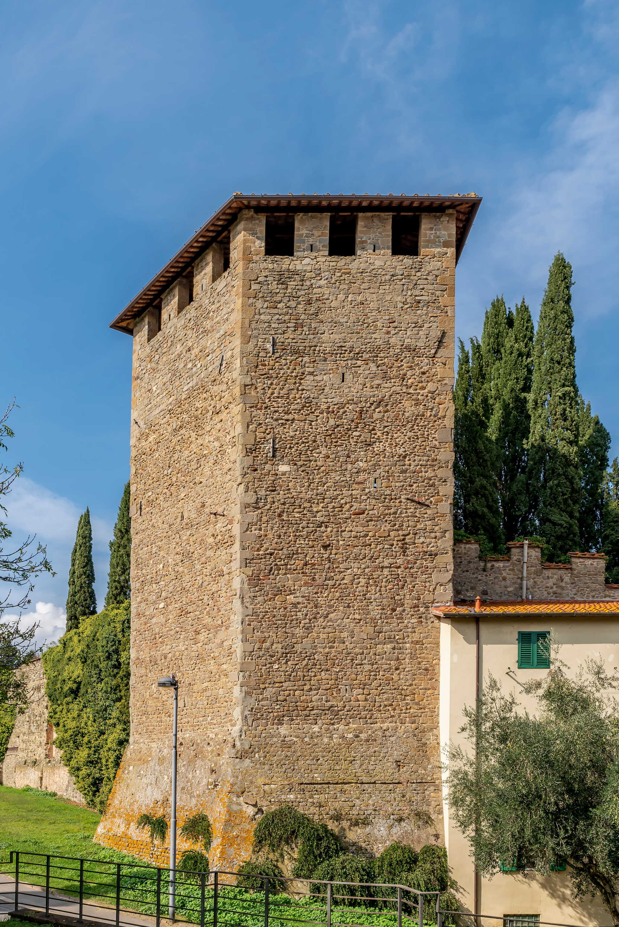 Mura medievali Figline Valdarno passeggiata storica