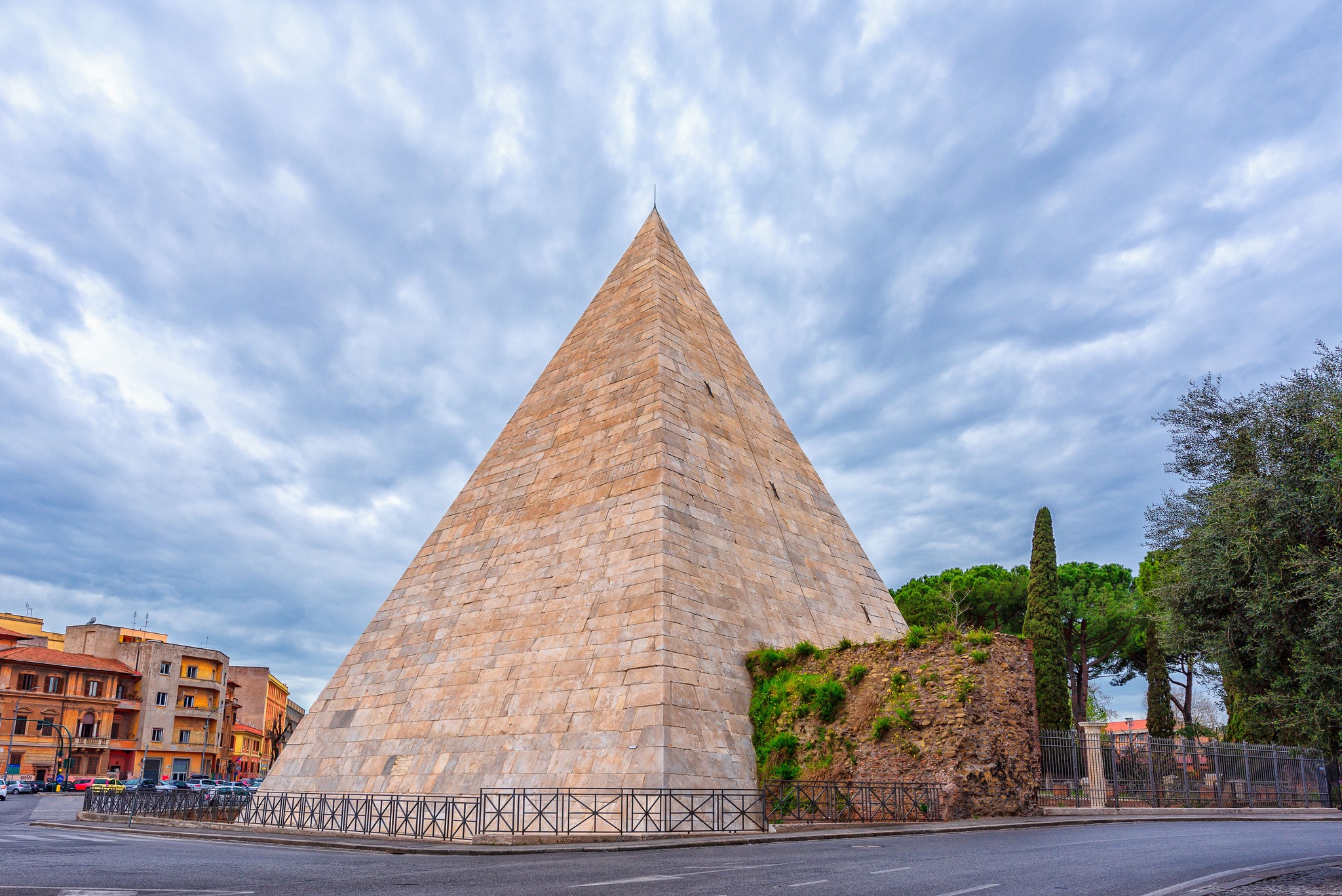 Pyramide de Cestius Rome monument Ostiense Caius Cestius