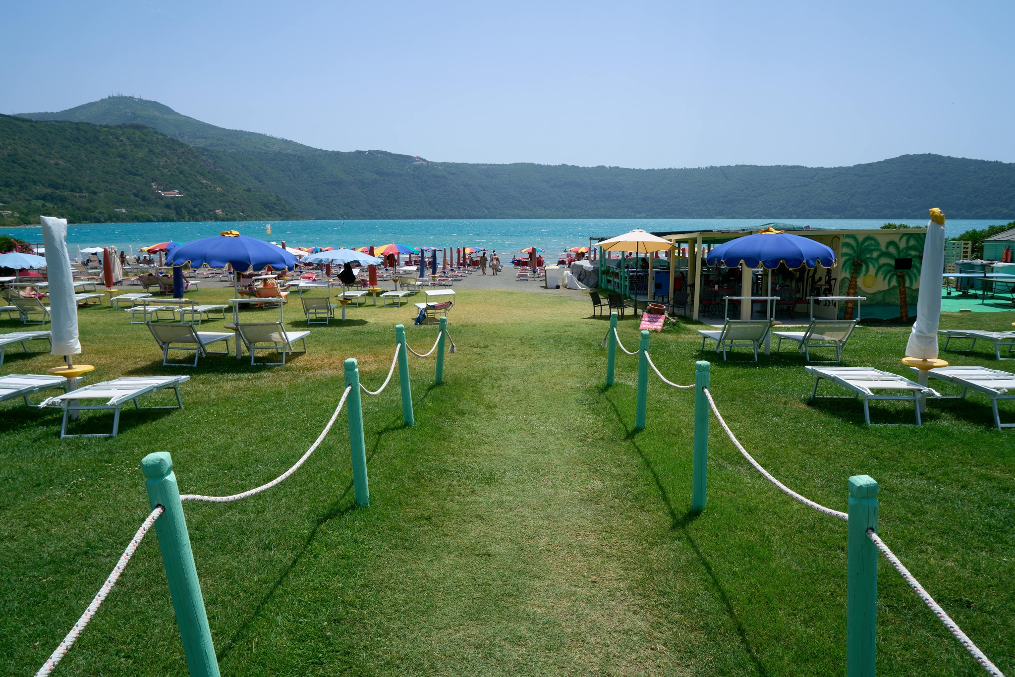 Stabilimento balneare attrezzato sul Lago Albano