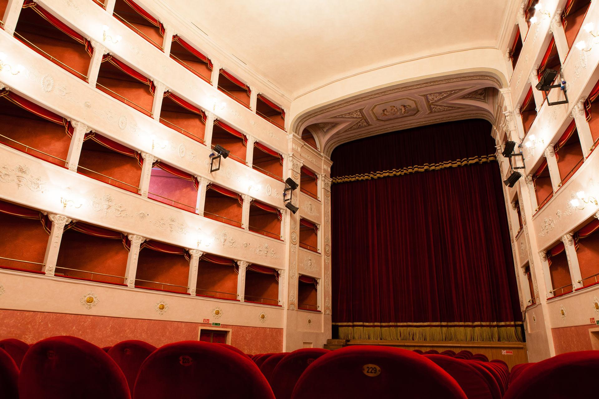 Teatro Garibaldi Figline Valdarno interno sala spettacoli