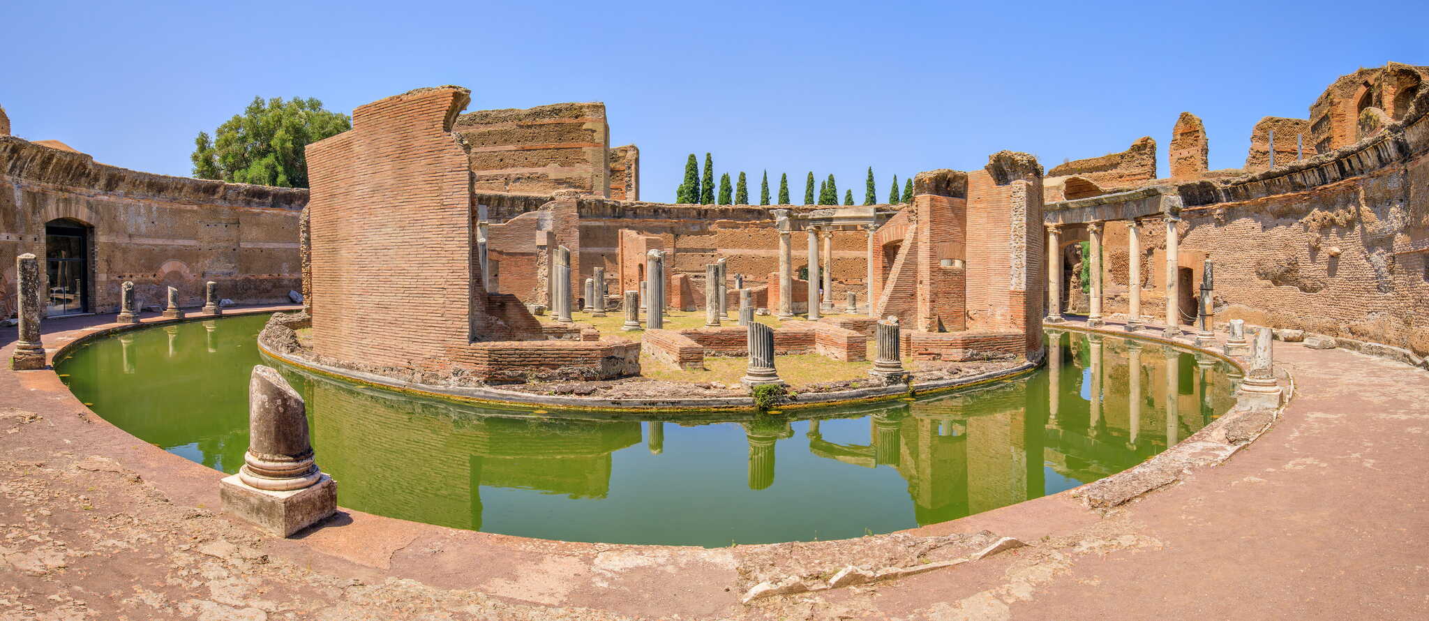 Ruïnes van Villa Adriana in Tivoli met het Teatro Marittimo