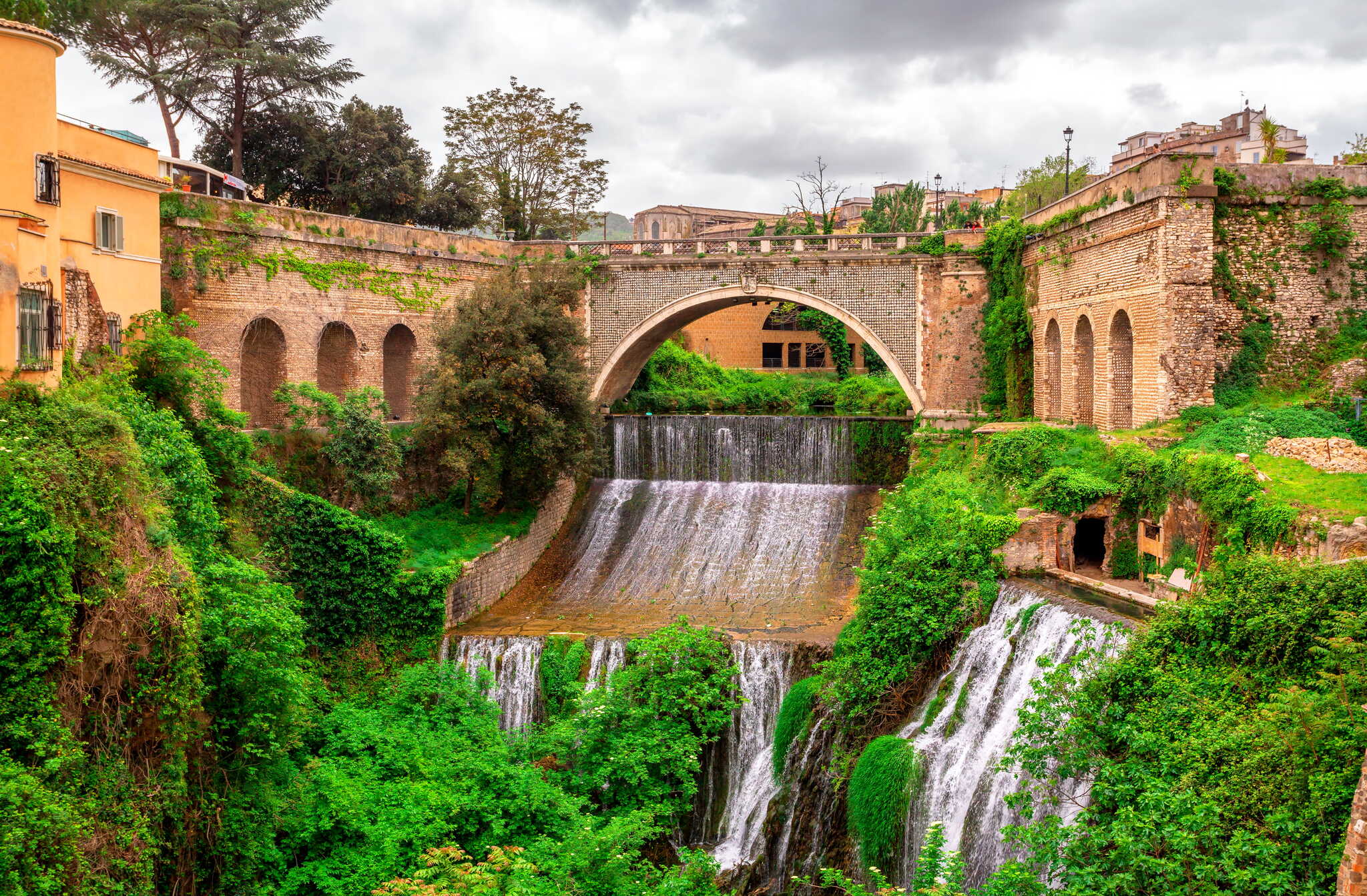 Waterval in het natuurpark Villa Gregoriana in Tivoli