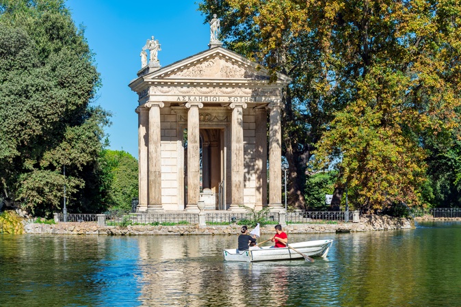 Giardino del Lago mit Tempio di Esculapio in Villa Borghese Rom