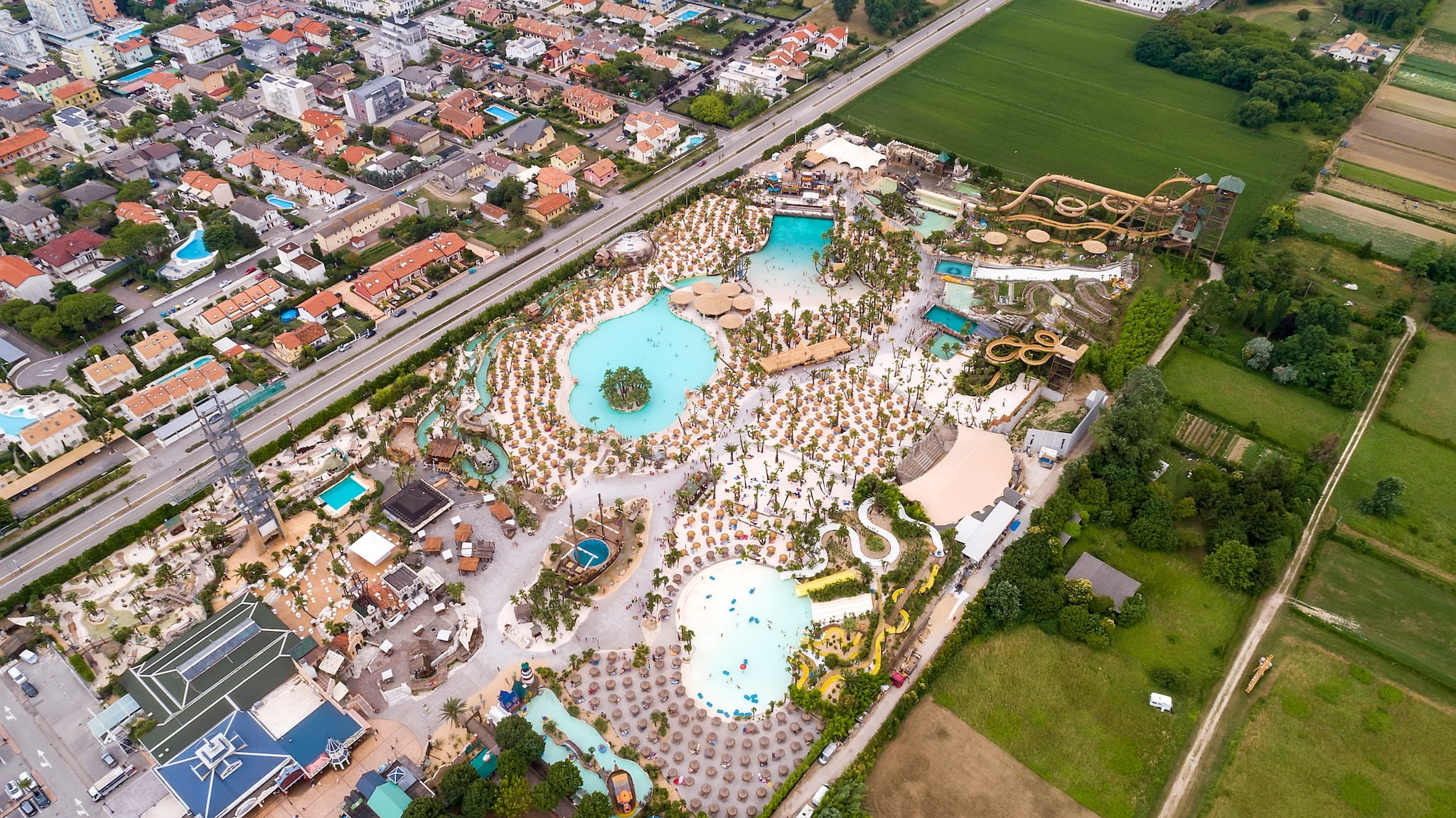 Wasserparks in Venetien: interner Park vs. externer Tagesausflug