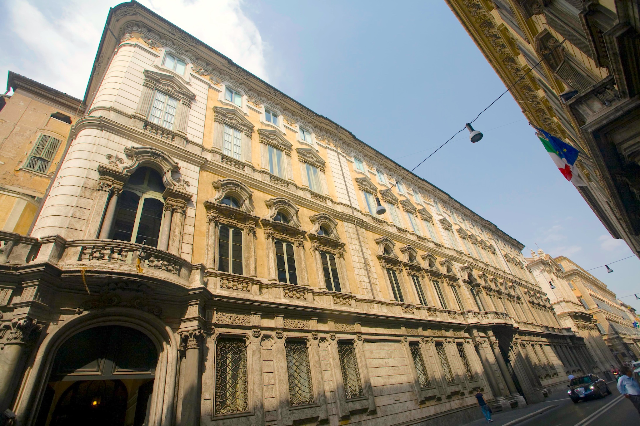Barocke Fassade des Palazzo Doria Pamphilj in Rom