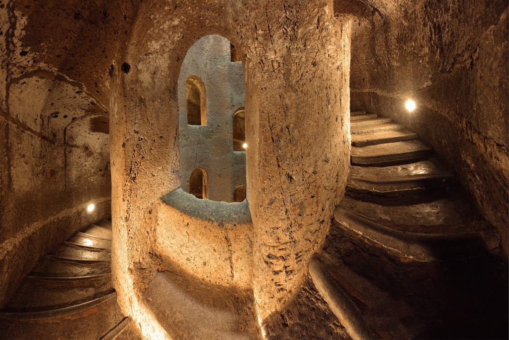 Pozzo di San Patrizio in Orvieto met dubbele wenteltrap