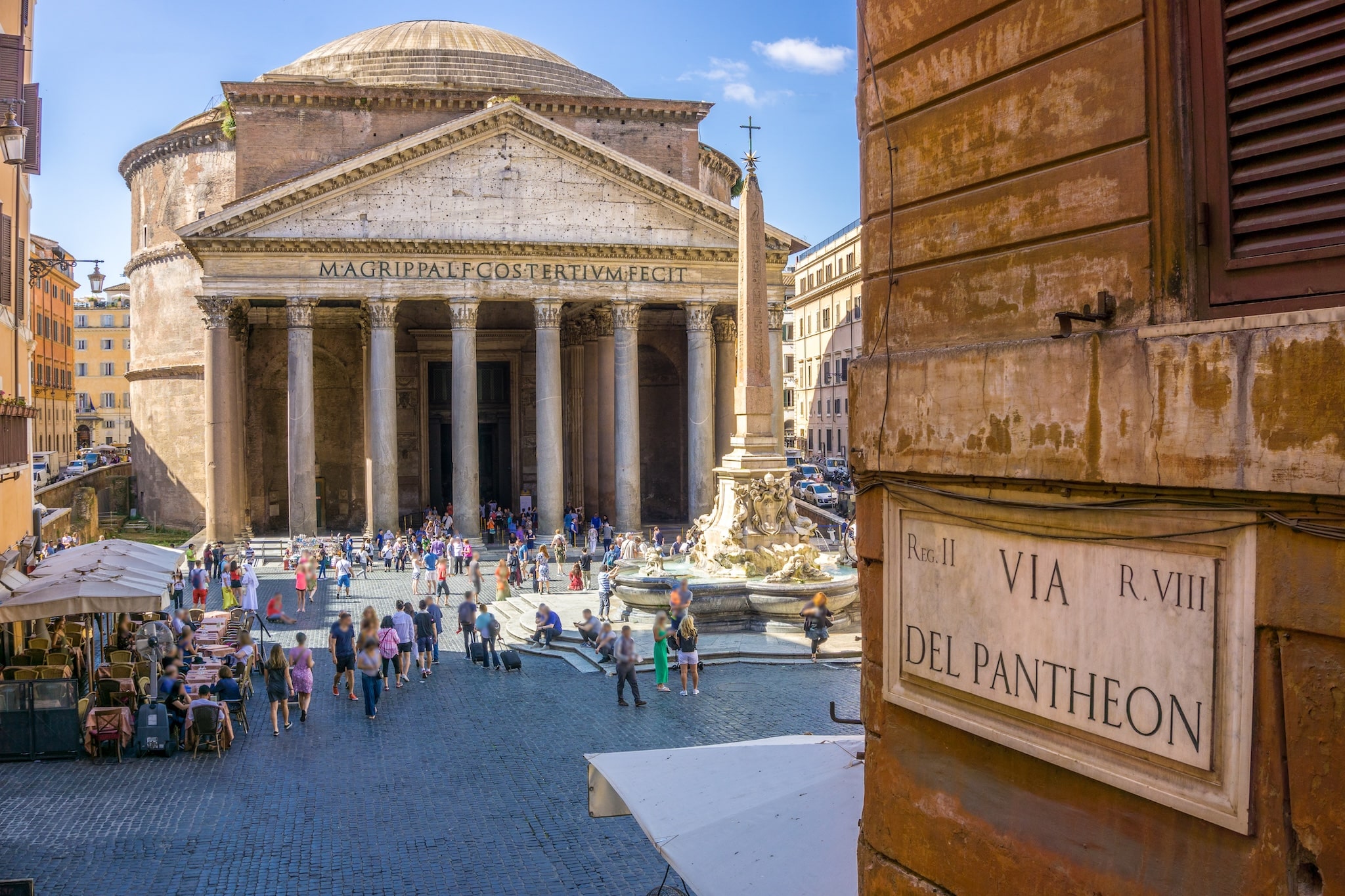 Piazza della Rotonda à Rome avec fontaine et Panthéon