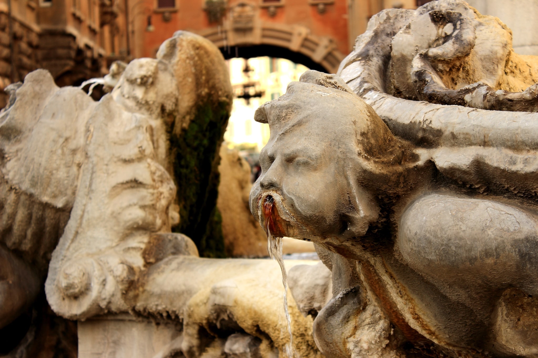 Fontana delle Rane in Piazza Mincio nel Quartiere Coppedè