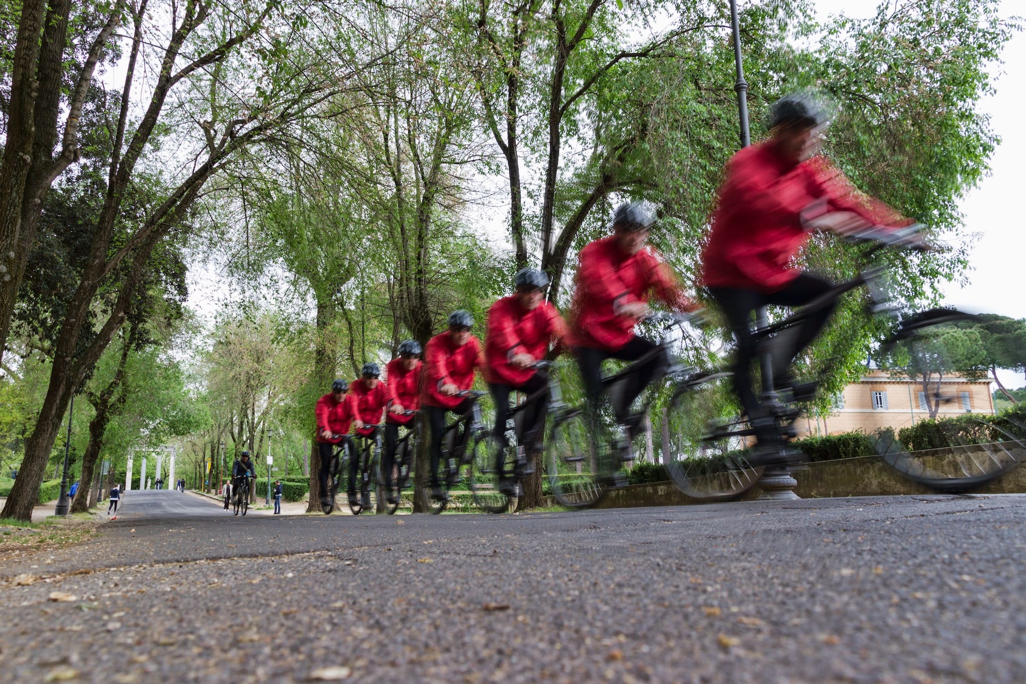 Villa Borghese Roma ciclisti biciclette parco verde