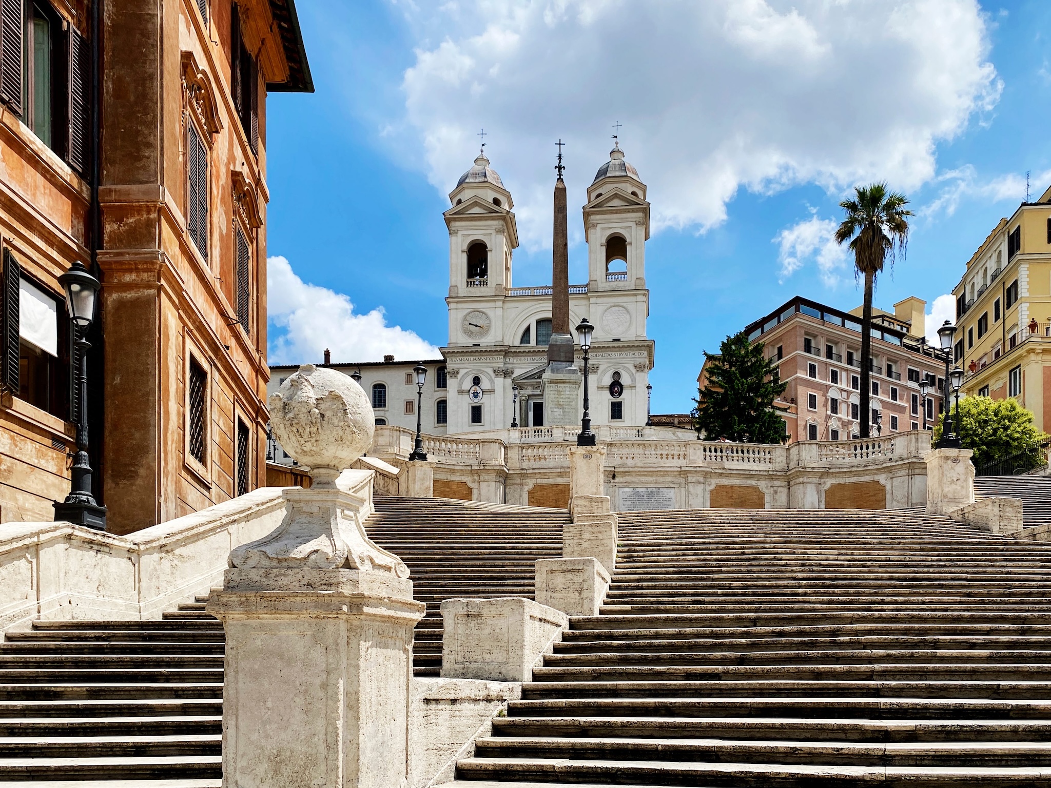 Escaliers de la Piazza di Spagna avec l'église Trinité-des-Monts