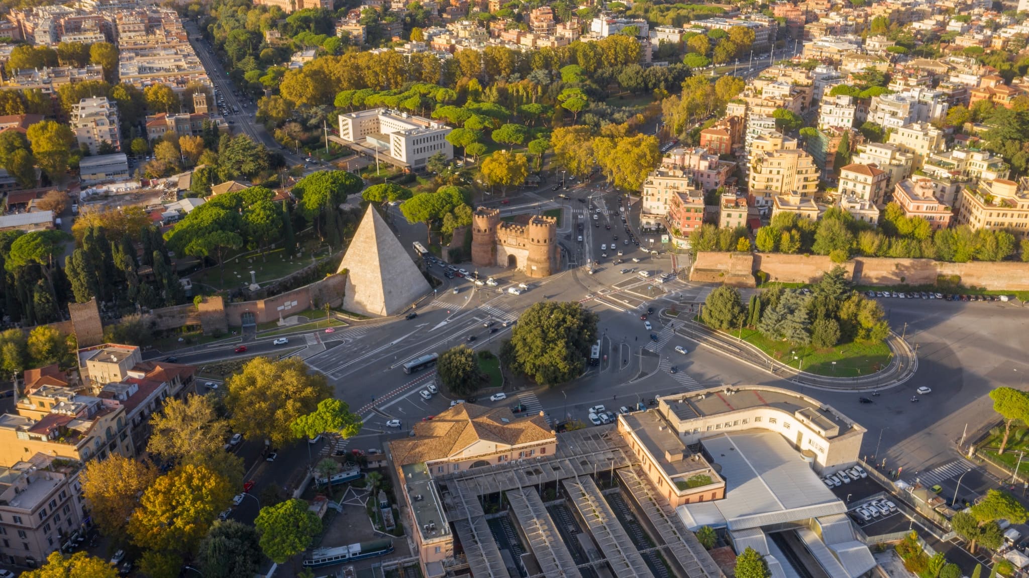 Quartiere Testaccio con il mercato e i luoghi di interesse storico