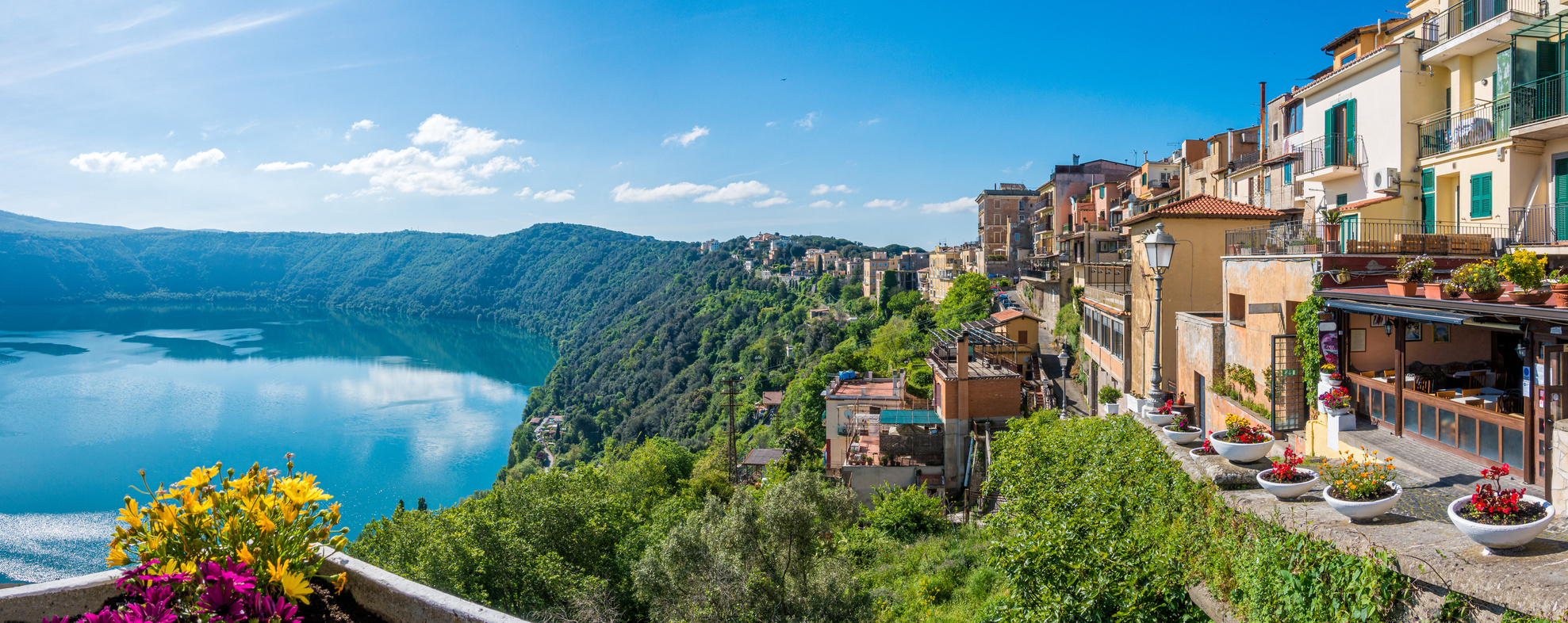 Castel Gandolfo dorp aan het Meer van Albano