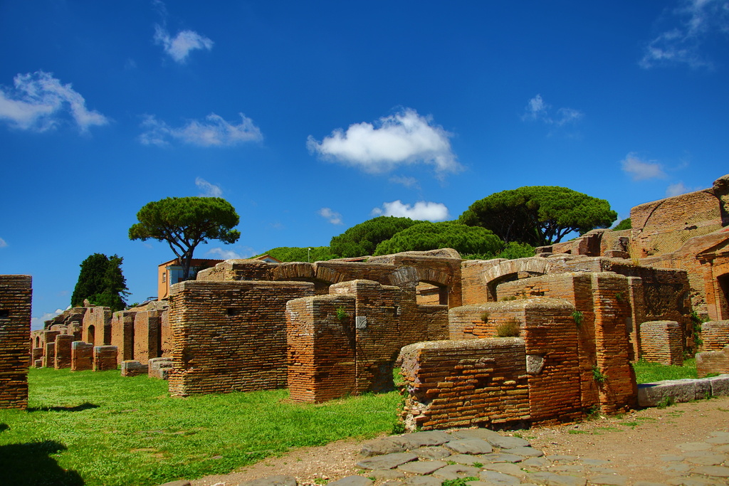 Rovine romane negli scavi archeologici di Ostia Antica