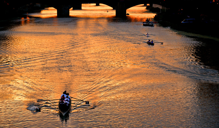 Romantisches Erlebnis auf dem Arno genießen