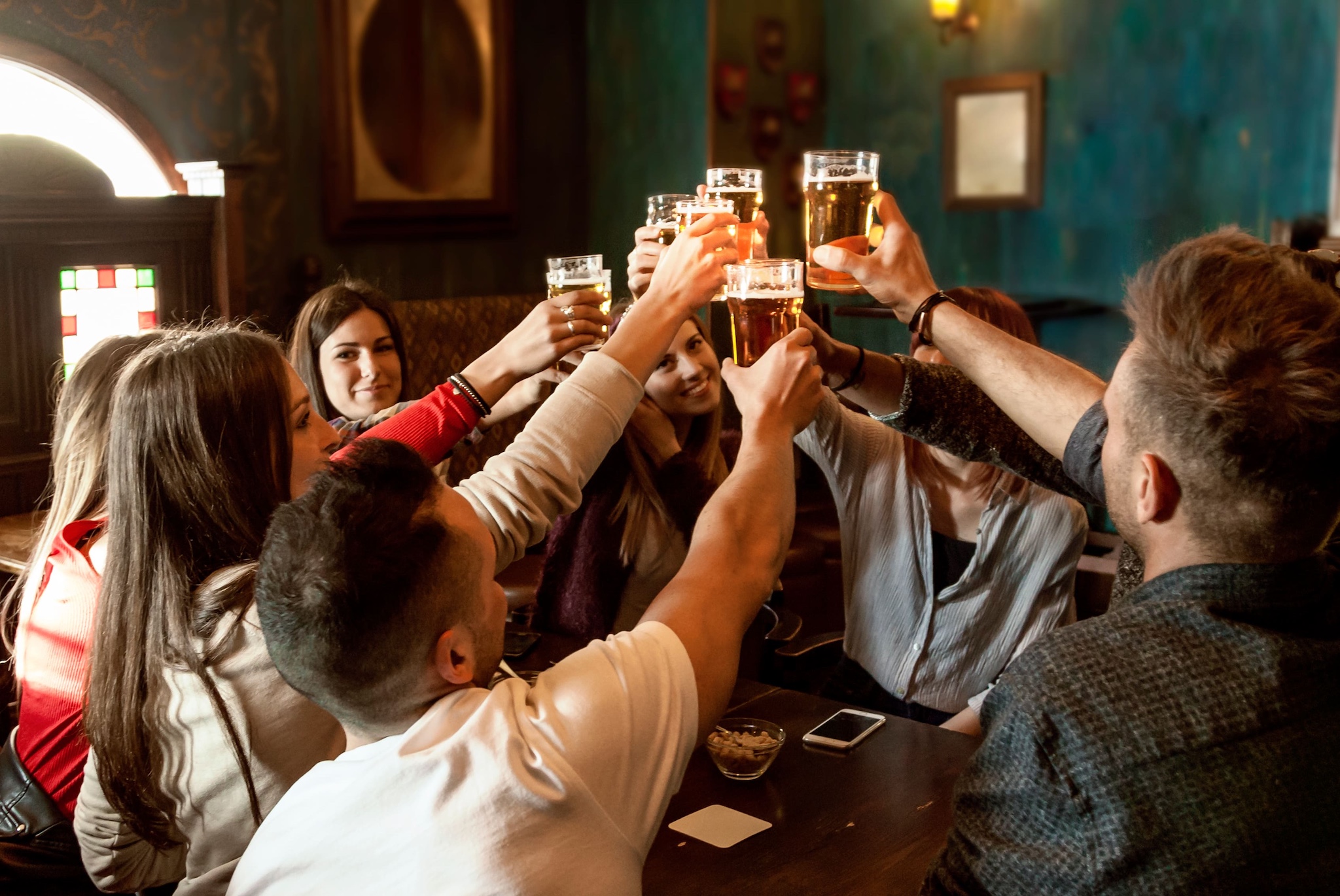 Pubs und Cocktails in Florenz bei Nacht