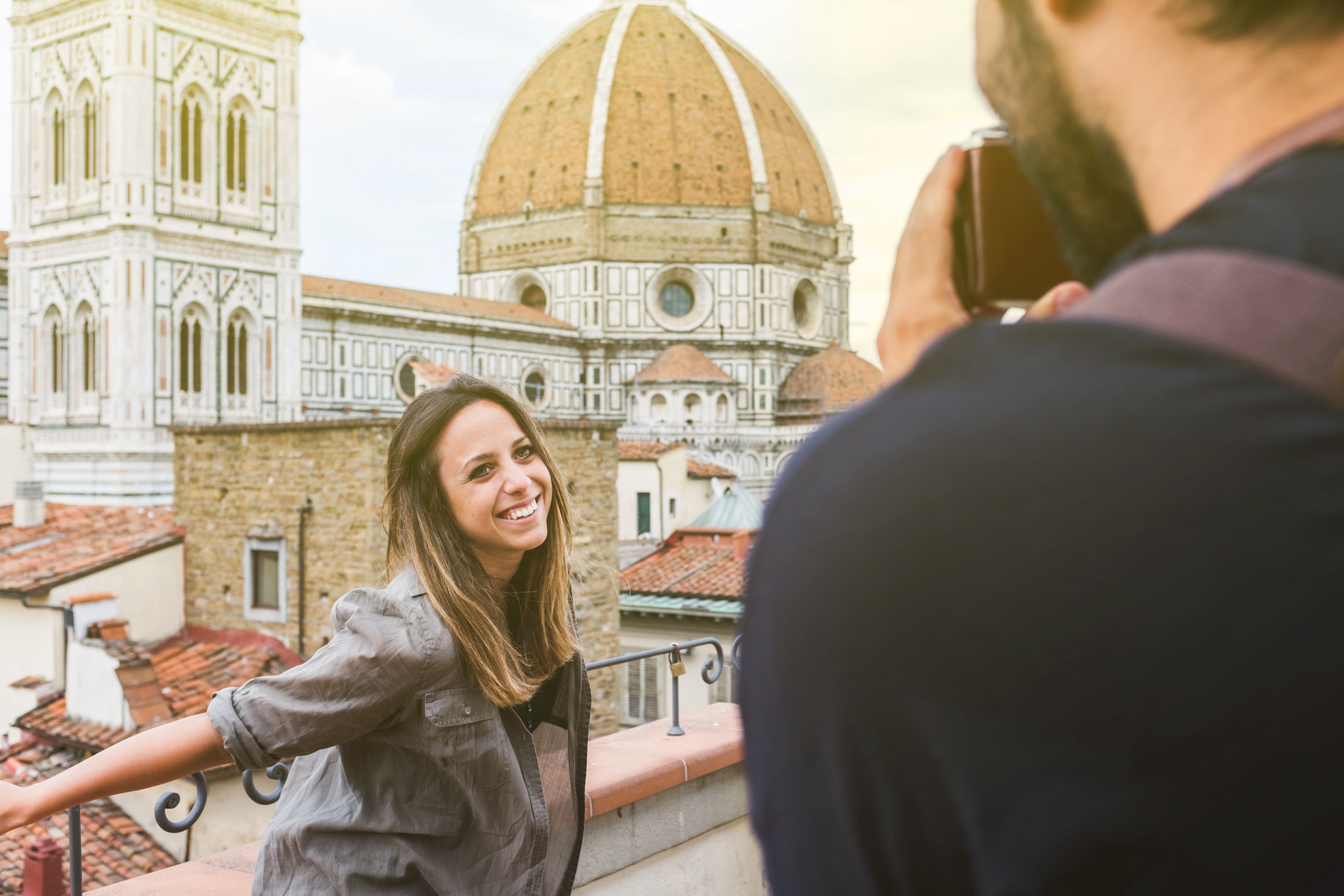Stadtführer in Florenz erklärt den Dom auf Deutsch