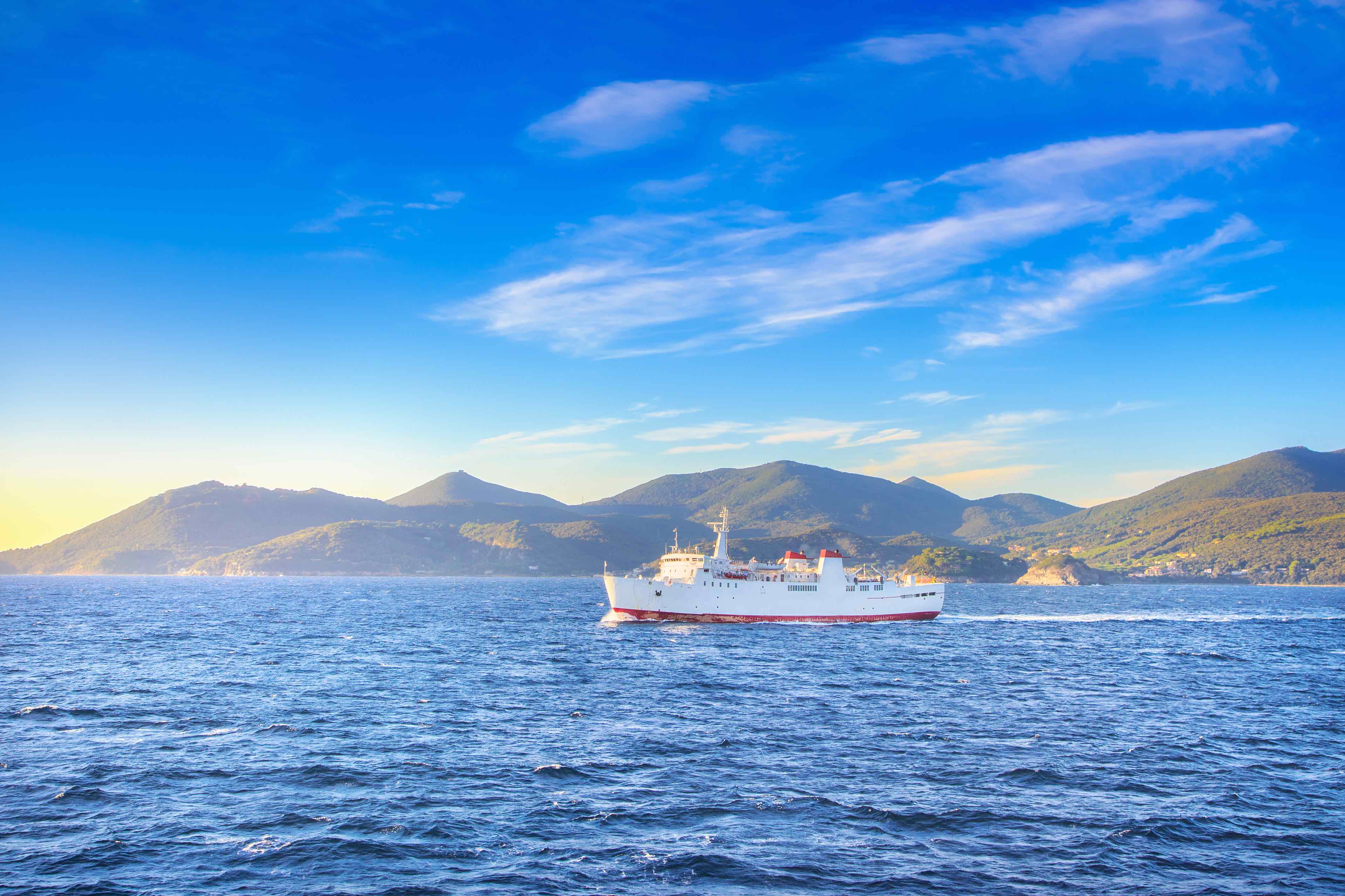 Boote zur Insel Elba, Livornos maritimes Erlebnis