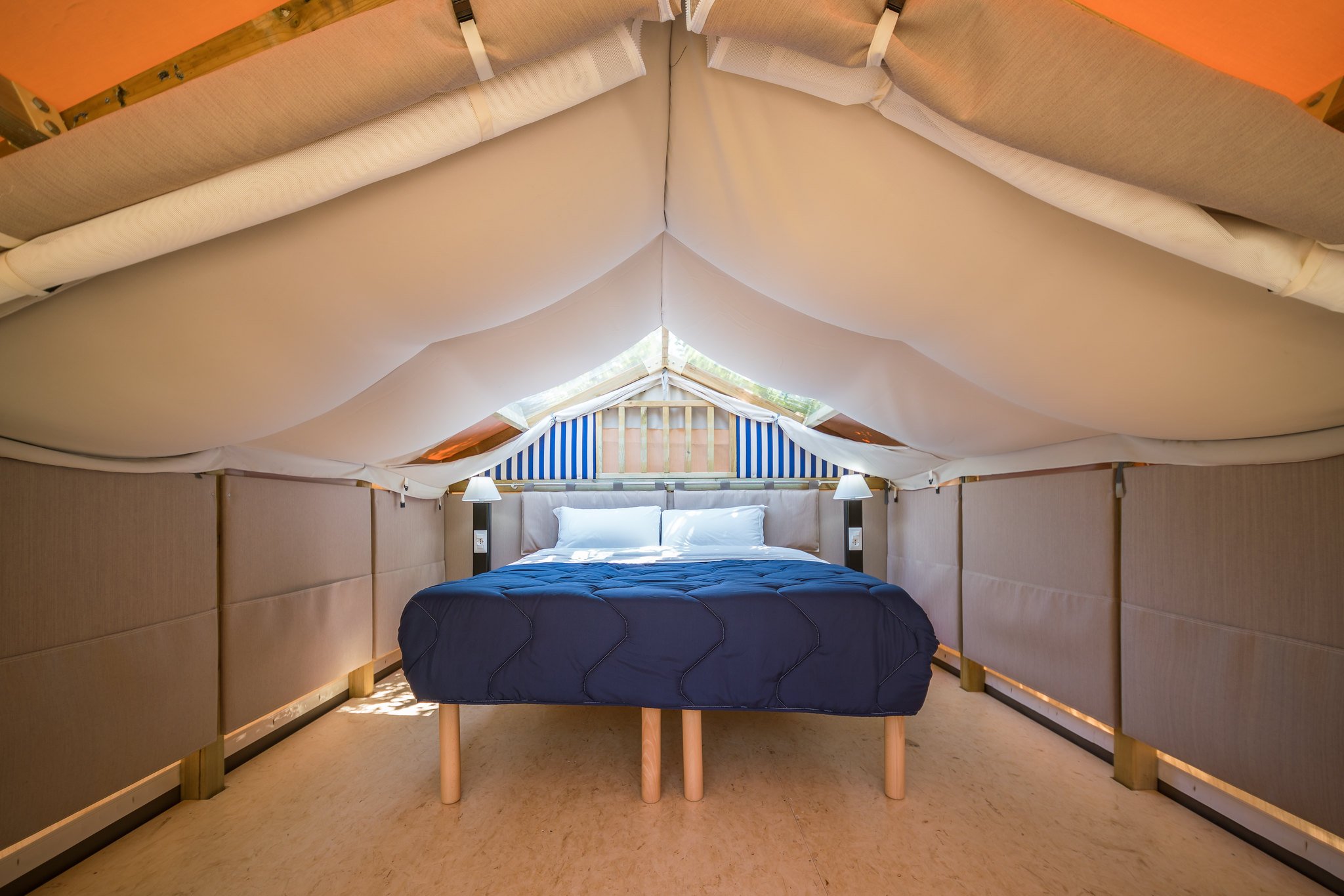 Camera matrimoniale in tenda glamping