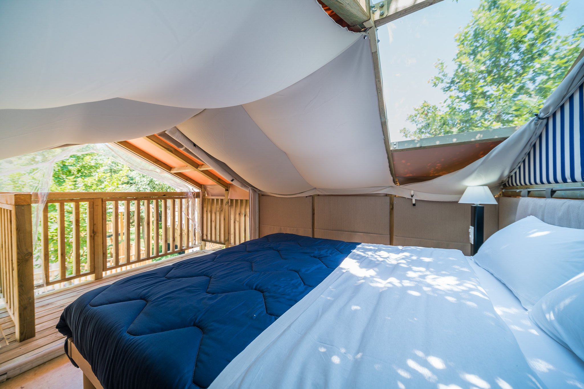 Camera matrimoniale in tenda glamping