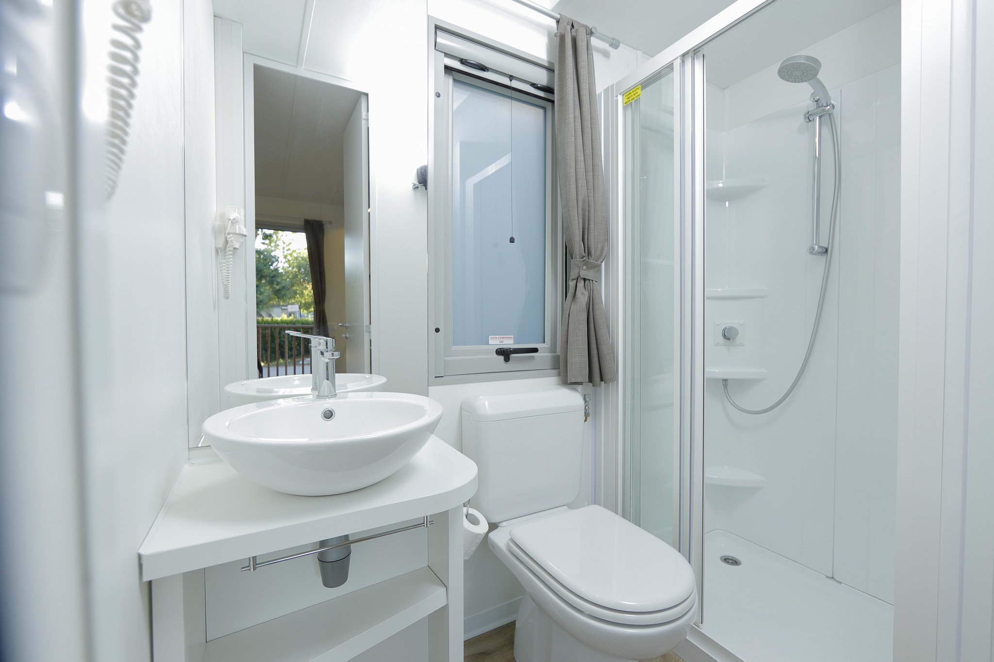 Bagno in casetta mobile in campeggio