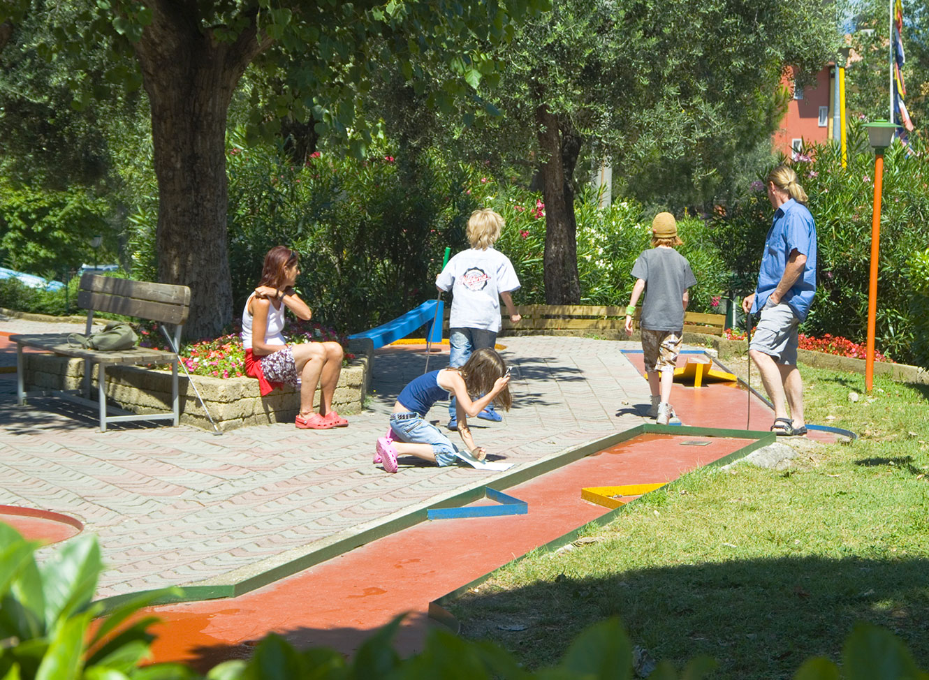 Minigolf with children and adults playing