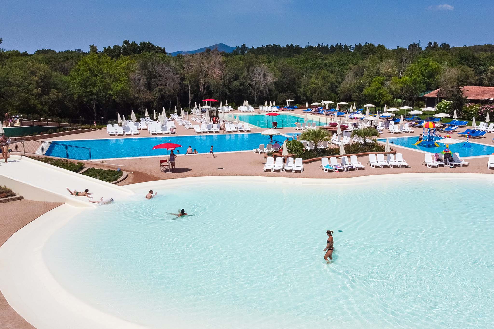 hu Montescudaio village | piscina nel verde