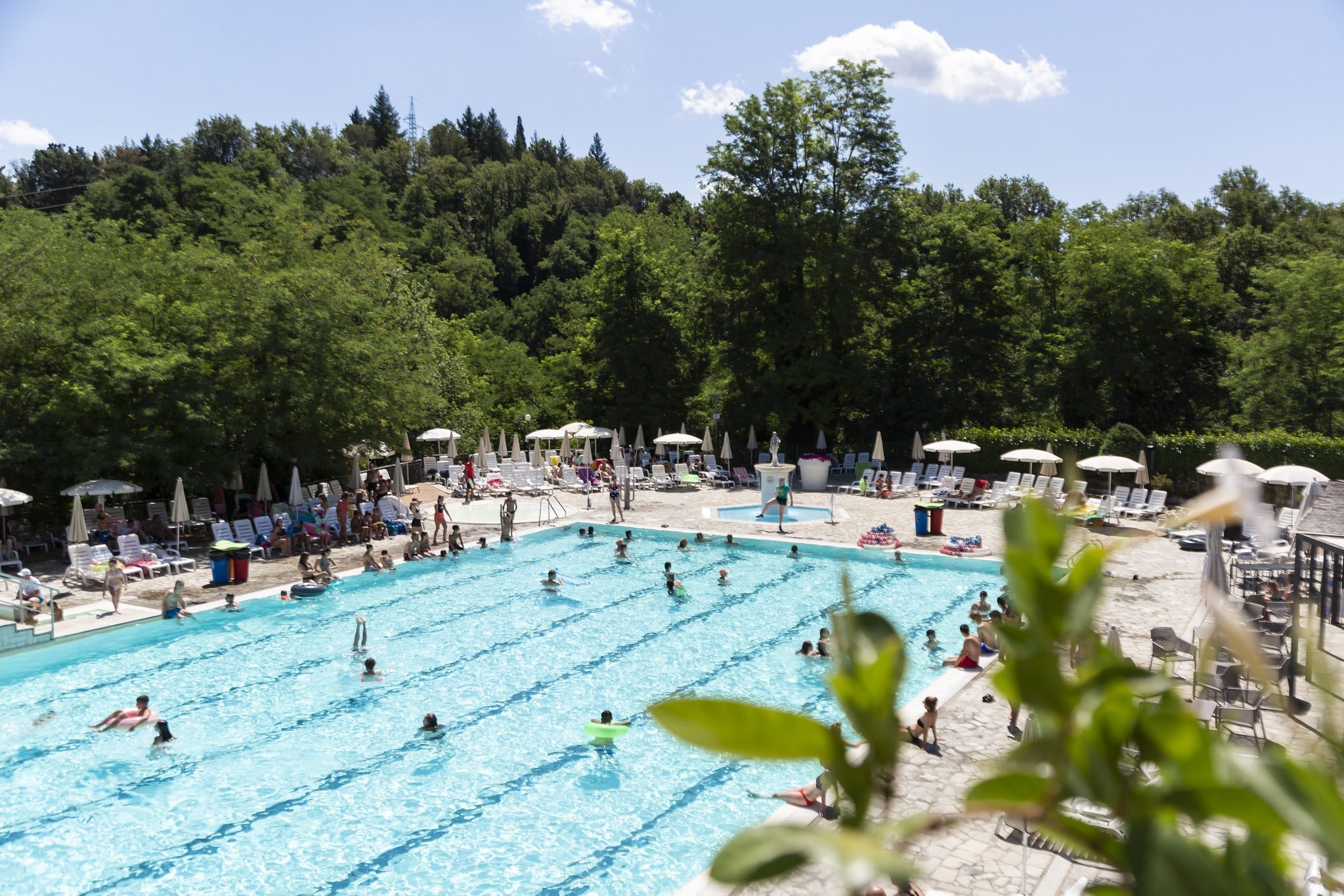 hu Norcenni village | piscina olimpionica