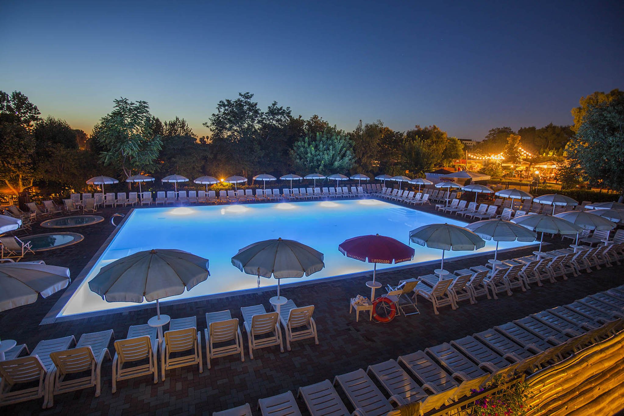 Roma camping in town | piscina di notte
