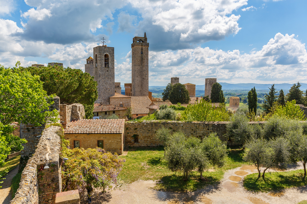 Panorama sulle colline toscane dalla Rocca di Montestaffoli