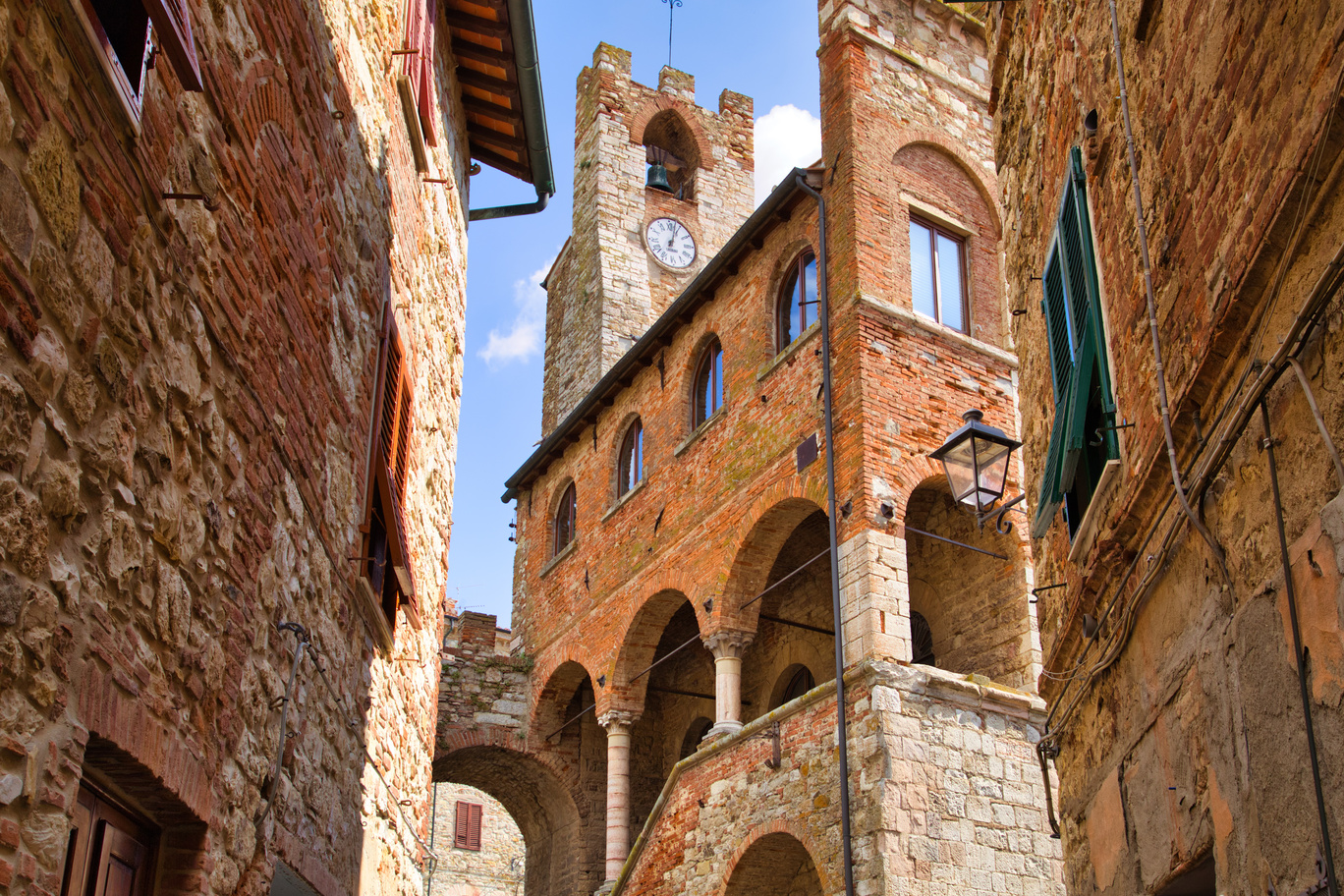 Sonniges Wetter in Suvereto Toskana