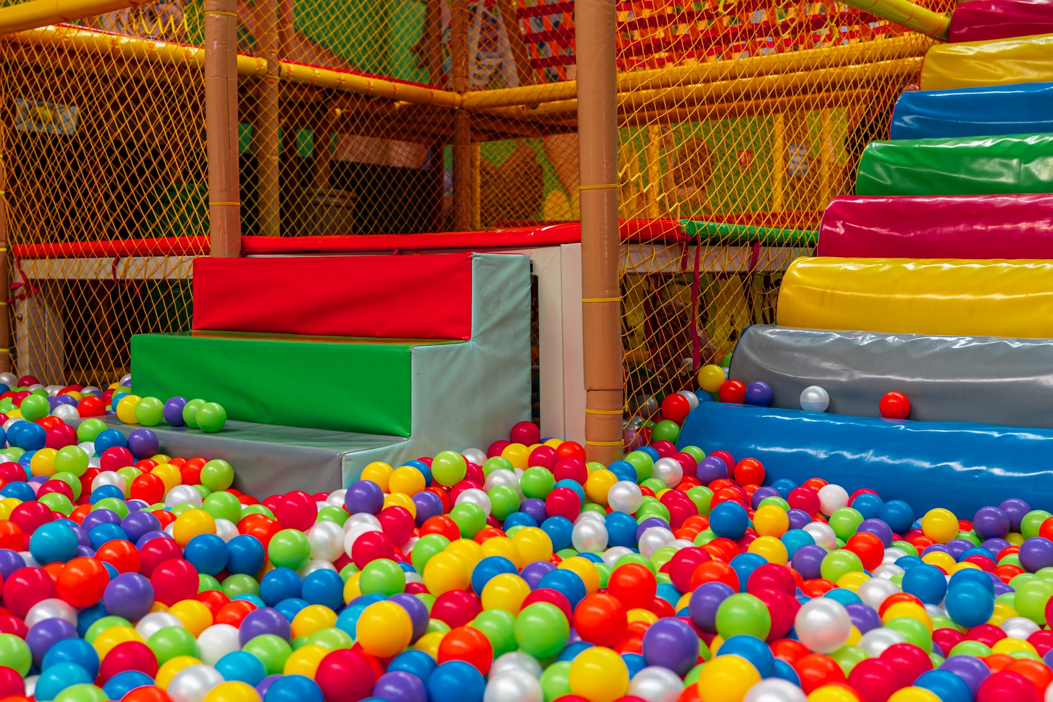 Bimbilandia Rome avec enfants sur structures de jeux gonflables