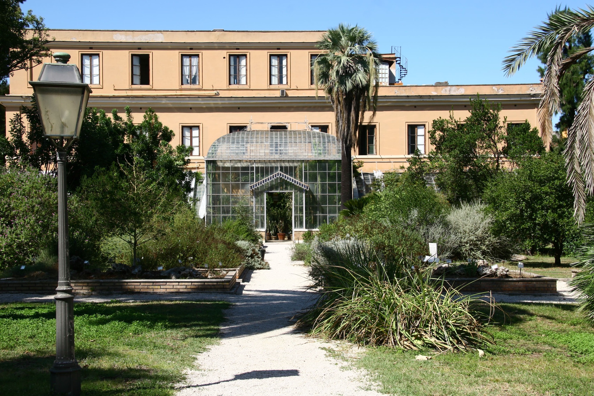 Orto Botanico Roma con serre e collezioni di piante rare