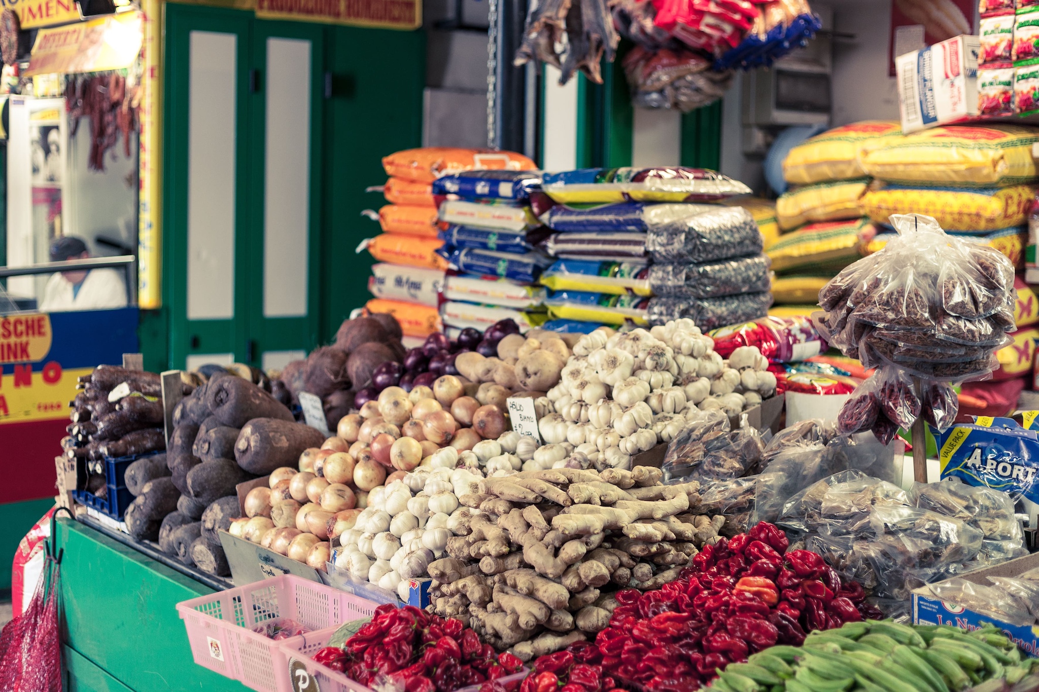 Mercato Esquilino Rome marché multiculturel produits internationaux