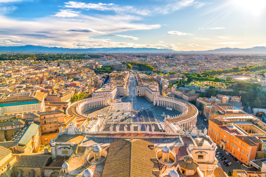 Place Saint-Pierre au Vatican avec colonnades du Bernin