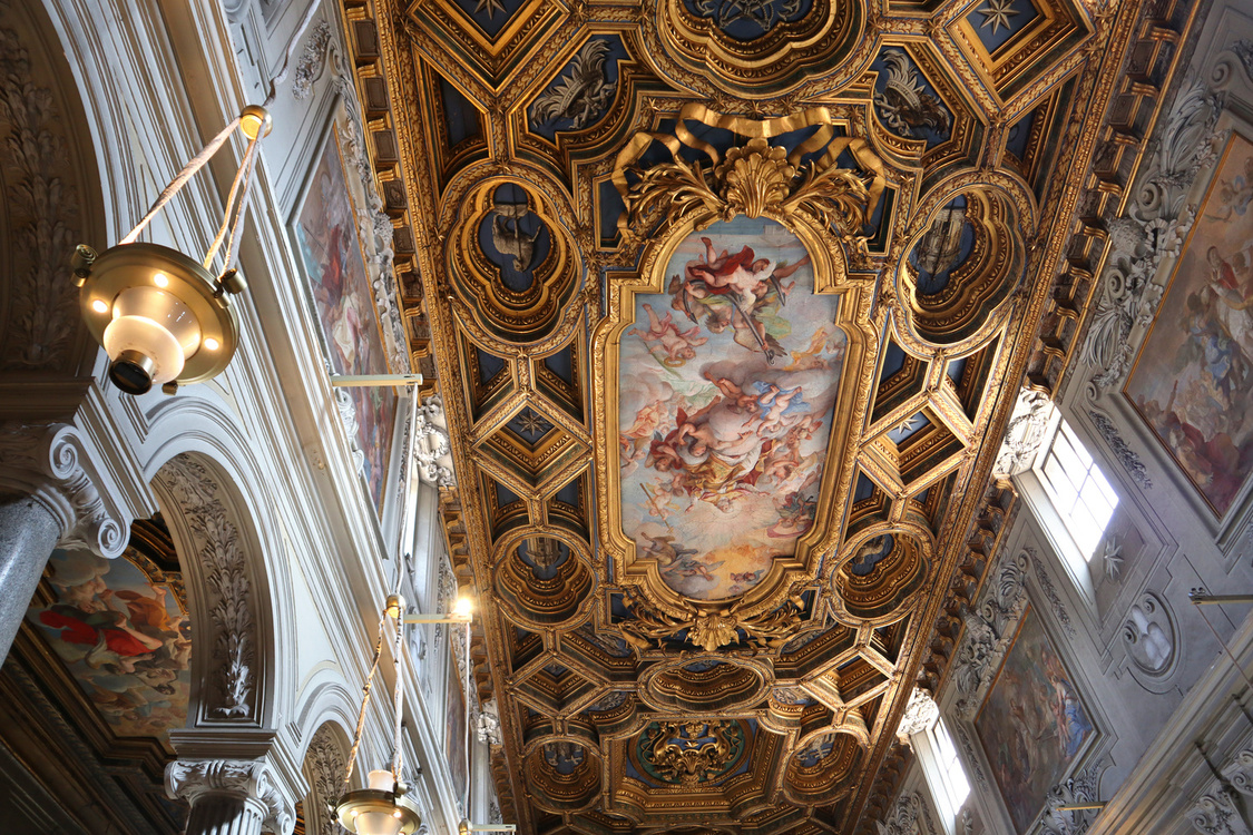 Gli affreschi della basilica inferiore con scene della vita di San Clemente