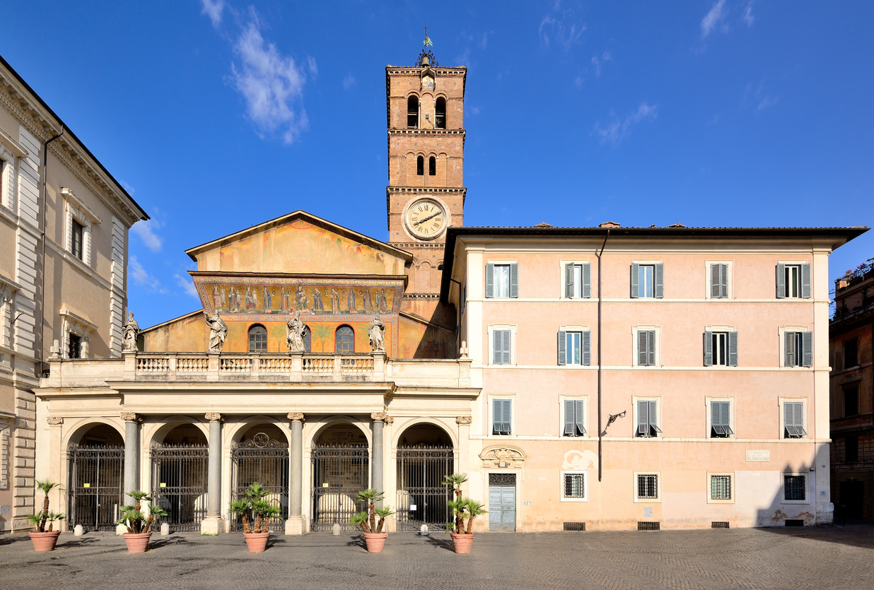 Basilika Santa Maria in Trastevere mit goldenen Mosaiken