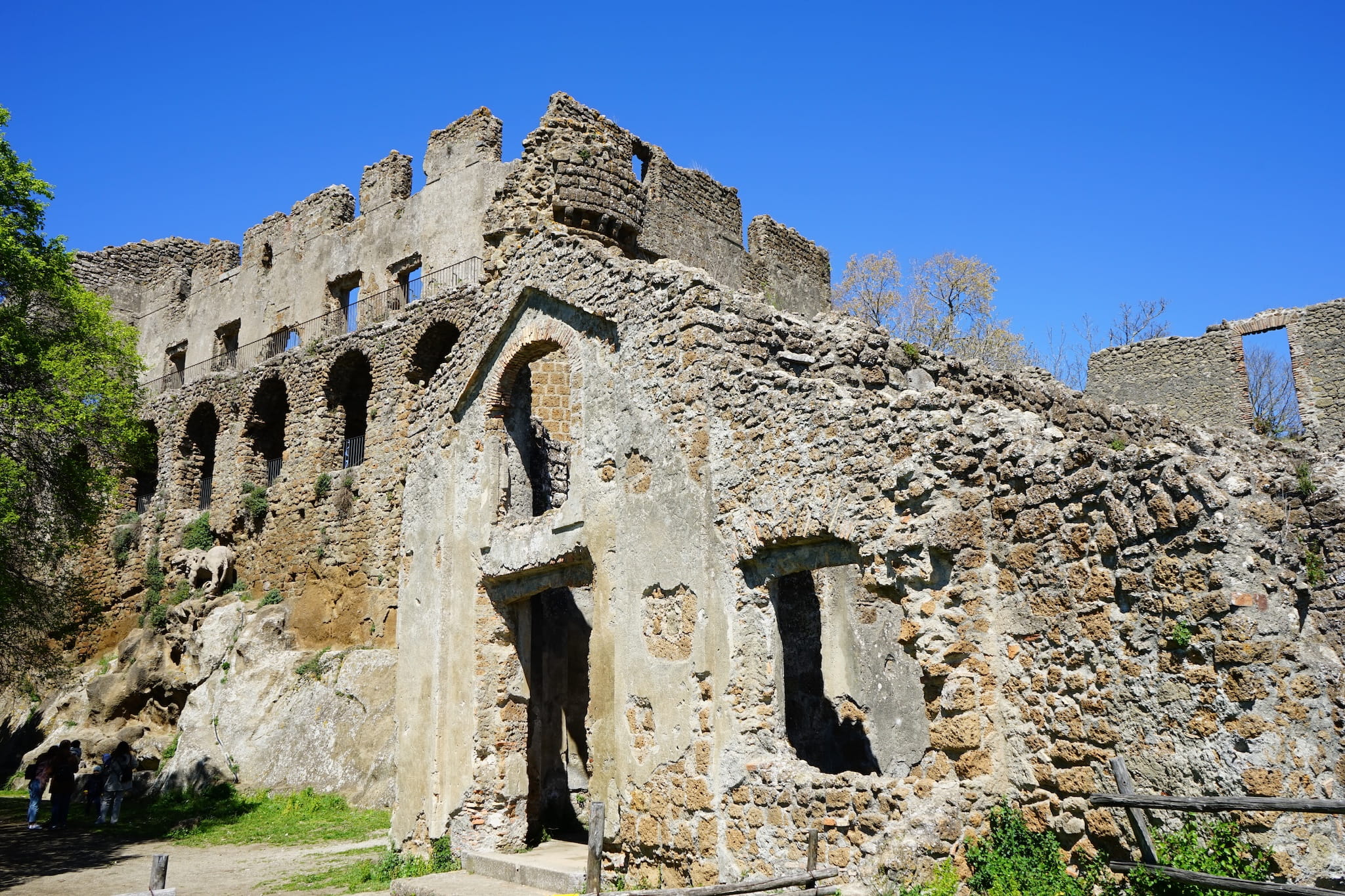 Riserva naturale di Monterano rovine storiche e natura selvaggia