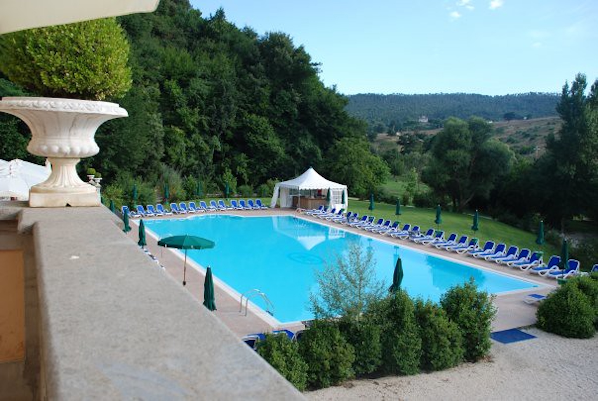 Parco termale Stigliano con piscine all'aperto immerse nel verde