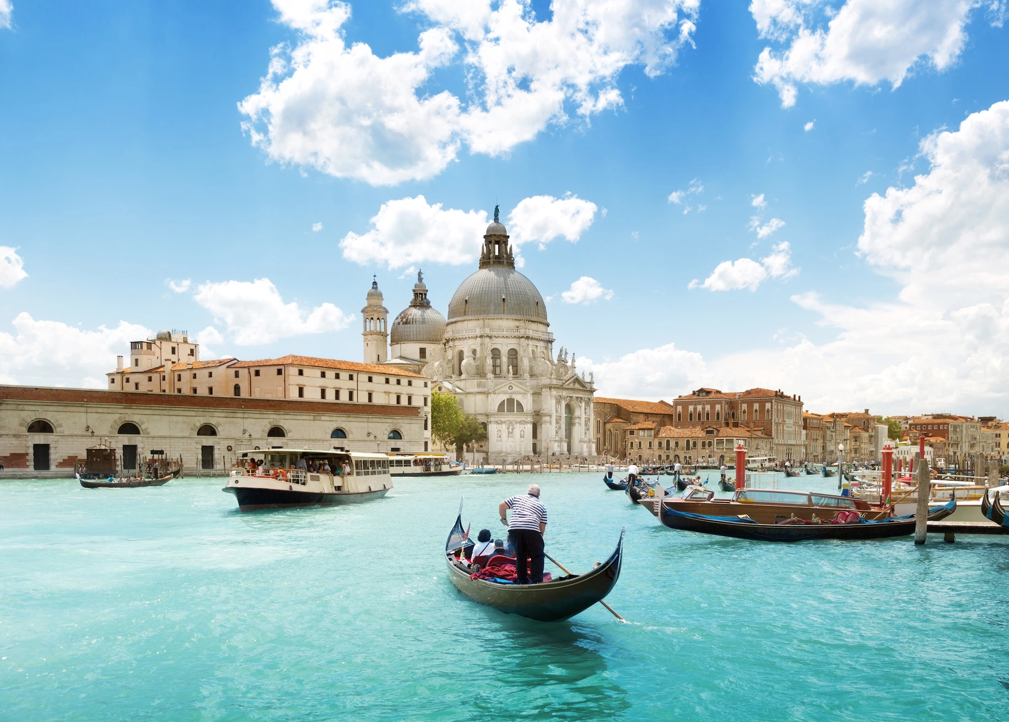 Venedig ist nur eine kurze Bootsfahrt von der Adriaküste entfernt